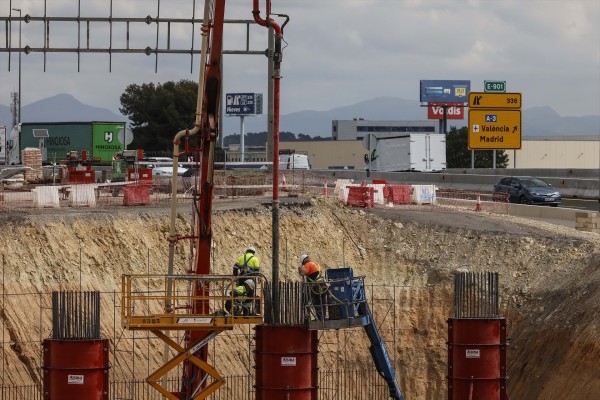 Transportes finaliza las obras de reparación de estructuras de la A-3 y la A-7 sobre el barranco del Poyo tras la Dana
