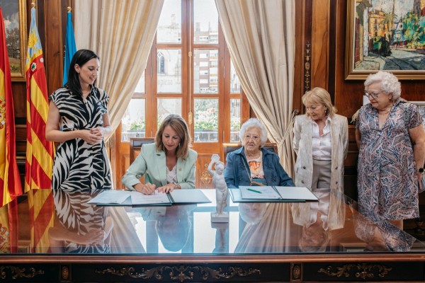Castelló amplía su patrimonio cultural con la donación de una escultura obra de Juan Bautista Adsuara