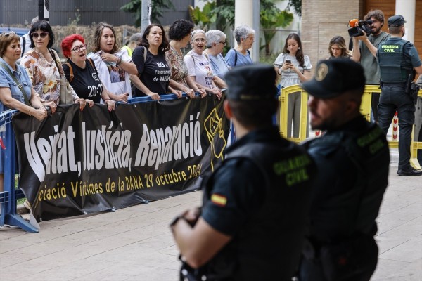 La jueza de la dana une a la causa los mensajes de WhatsApp y llamadas aportadas por Camarero en su declaración
