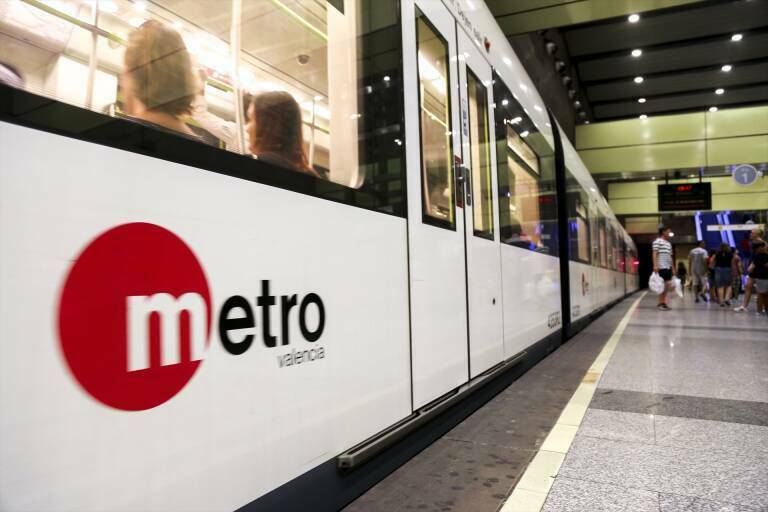 Metrovalencia refuerza el servicio del sábado para el piromusical de la Gran Fira de València