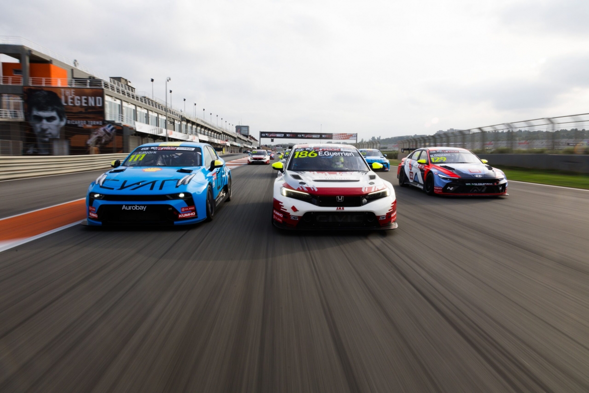 EL Circuit Ricardo Tormo reúne las carreras de TCR con el espectáculo de Volrace