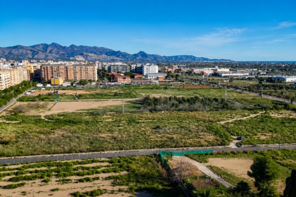 El suelo urbano gana pulso en Castellón: la compraventa de solares se dispara más de un 50% en 5 años