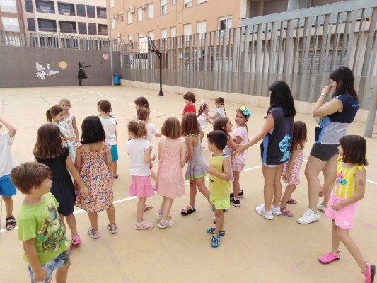L'Escola d'Estiu de Moncofa acull més de 170 xiquets i xiquetes: permet conciliar la vida laboral i familiar