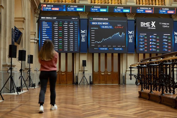 El Ibex 35 reconquista los 19.100 puntos (+0,37%) en la media sesión, con el petróleo a la baja