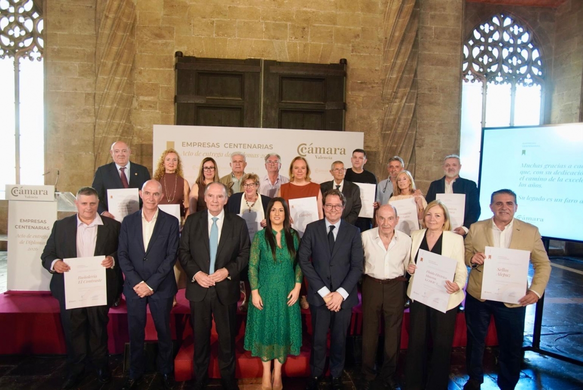 Cámara Valencia reconoce la trayectoria de empresas centenarias y del Colegio Oficial de Agentes Comerciales