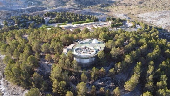 El observatorio astronómico de Puerto Lumbreras ofrece hasta septiembre desde la contemplación del eclipse solar a yoga a la luz la luna