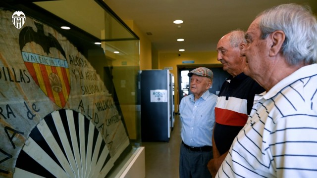 Las manos artesanas del 'Palmito de Aldaia', símbolo del Valencia CF