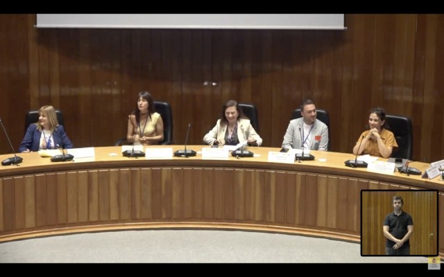 La UJI dialoga en Madrid sobre el apoyo a la infancia, la adolescencia y las familias en una reunión estatal