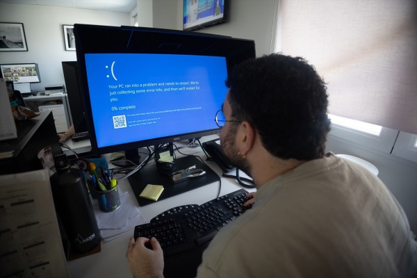 Un fallo en Microsoft provoca incidencias a nivel global en aerolíneas, bancos, industrias y medios
