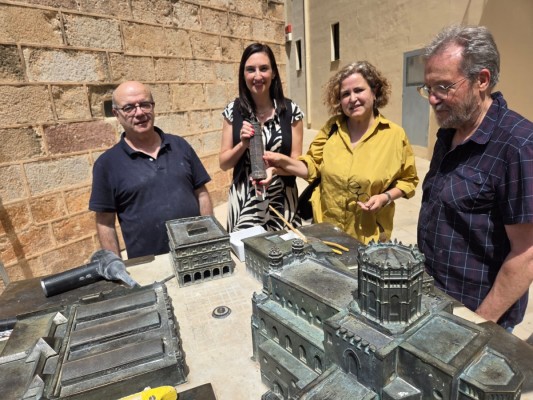 El 'otro Fadrí' regresa a la plaza Mayor: Castelló recupera la escultura de bronce a los pies del monumento