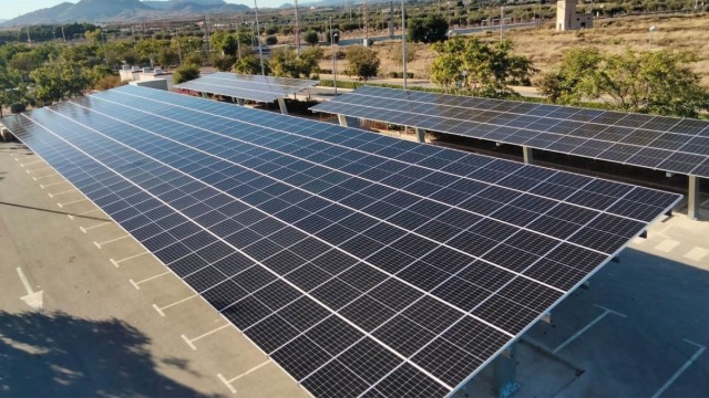 El Ayuntamiento adjudica por 1,3 millones la instalación de alumbrado autosuficiente en El Perellonet