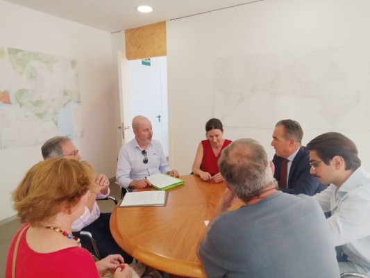 El PP de Alicante se compromete a priorizar los accesos peatonales al Parque del Mar