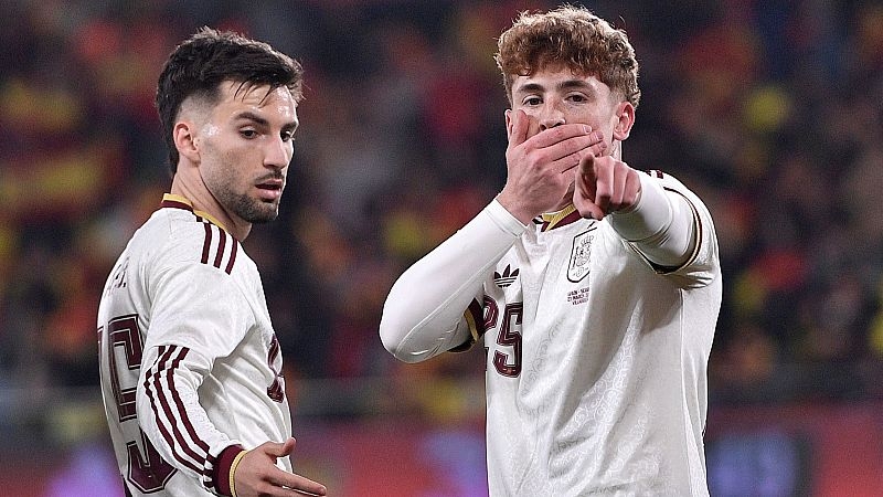 Víctor Muñoz se entrena con el grupo y Luis de la Fuente ya tiene a los 26