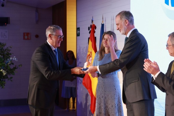 Felipe VI distingue a la CHS por su centenario y su trayectoria en la gestión del agua