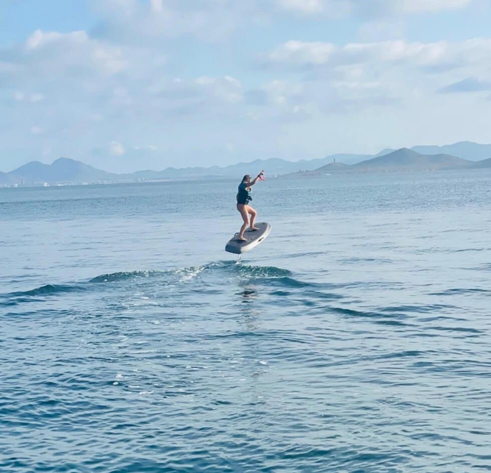 Cinco experiencias para descubrir el Mar Menor este verano desde tierra, mar y aire