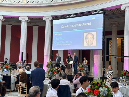 El catedrático Gustau Camps, galardonado con el IEEE David Landgrebe Award 2024