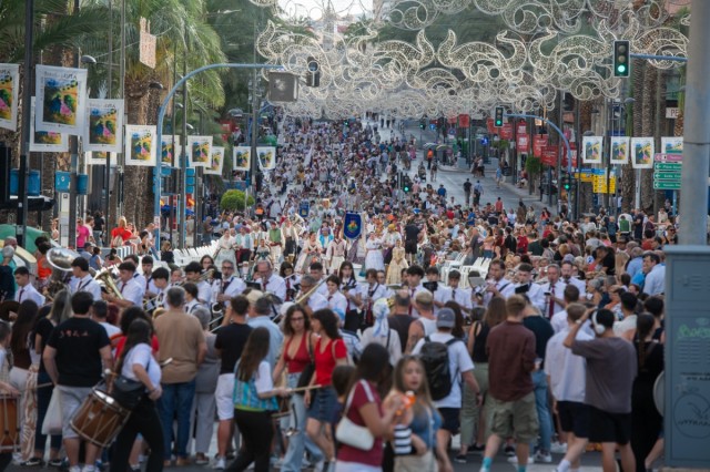 La entrada de bandas de les Fogueres 2026, en imágenes
