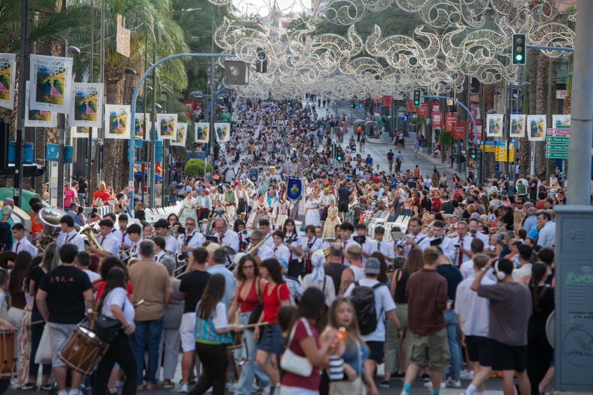 La entrada de bandas de les Fogueres 2026, en imágenes