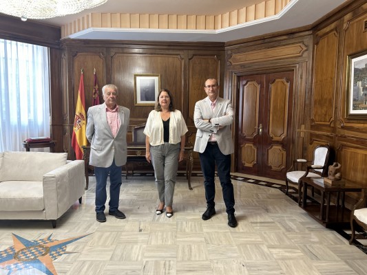 La presidenta de la Asamblea recibe a la Asociación de Profesionales de Radio y Televisión