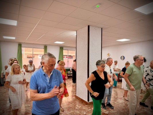 El baile vuelve al CEA de Torrent y llena de vida la tarde del sábado