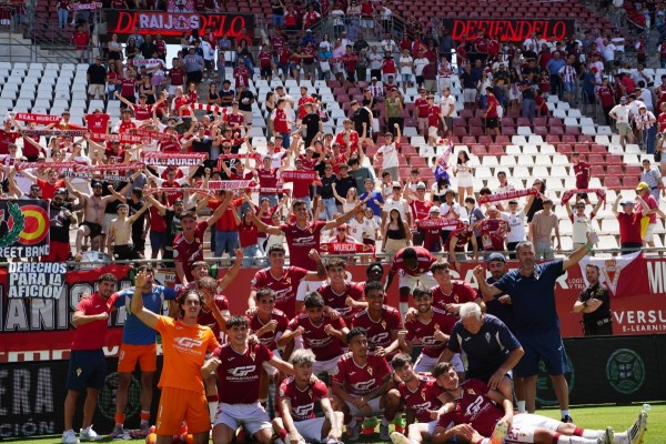 Viaje, entrada y pícnic para el Pamplona-Imperial por tres euros para los hinchas granas