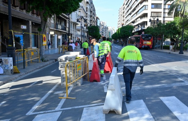 Arranca la reforma de Colón con dos equipos trabajando en los extremos opuestos de la calle
