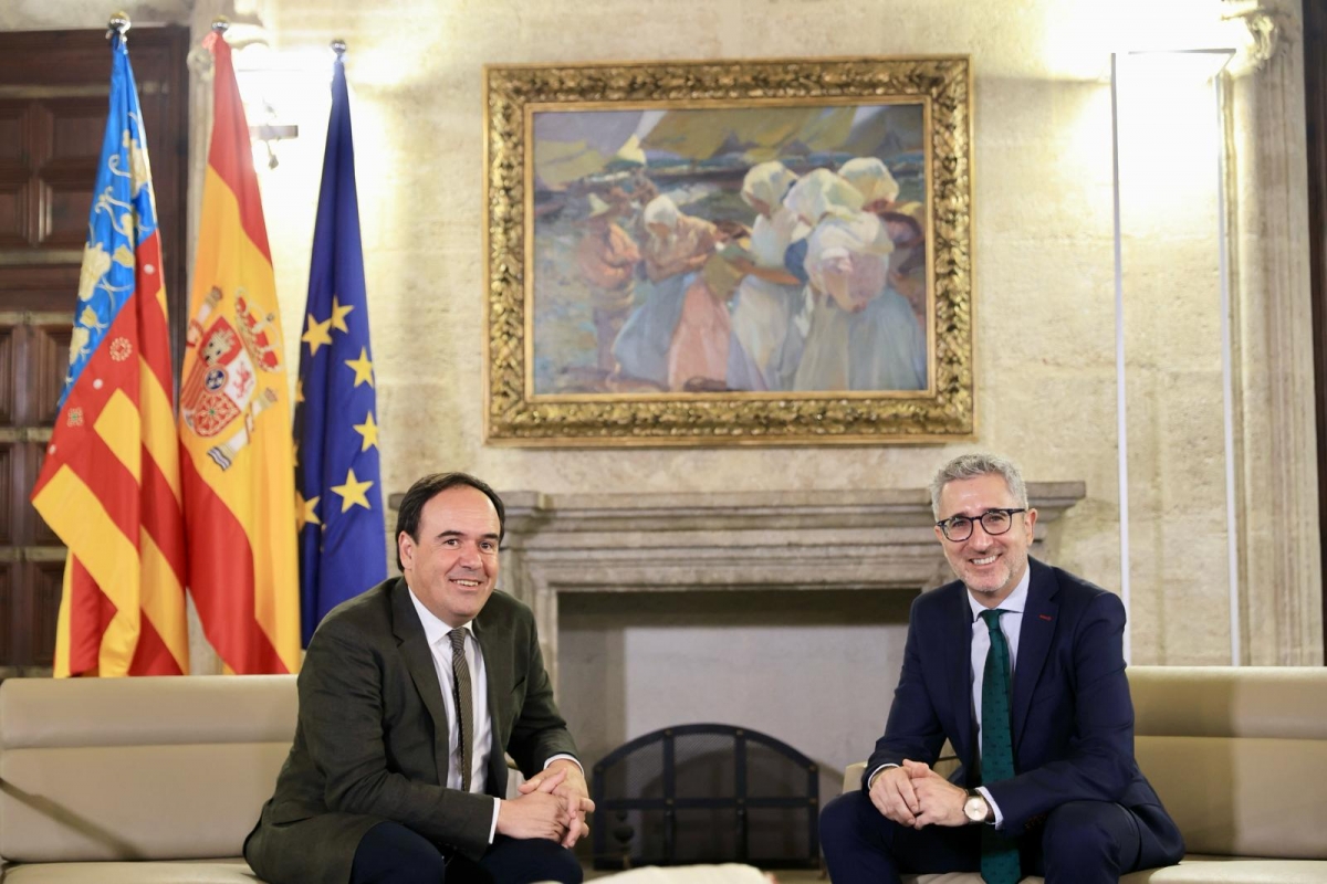 El president de la Generalitat, Juanfran Pérez Llorca, y el ministro de Hacienda, Arcadi España. - Foto: MARGA FERRER El president de la Generalitat, Juanfran Pérez Llorca, y el ministro de Hacienda, Arcadi España.