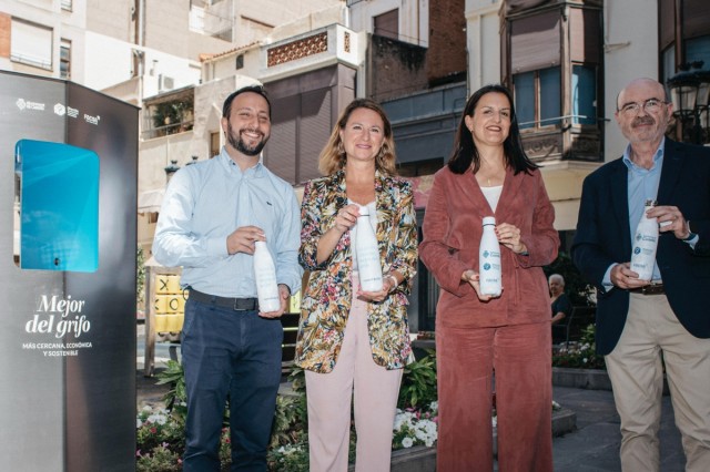 Agua refrigerada a pie de calle: Castelló instala cinco novedosas fuentes y sobrepasa los 130 grifos potables