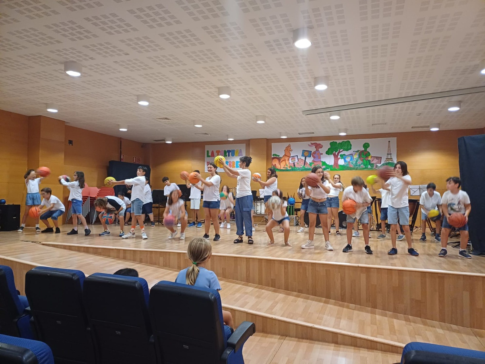 Burriana despide la Semana Musical de Verano con una interpretación de 'La liebre y la tortuga'