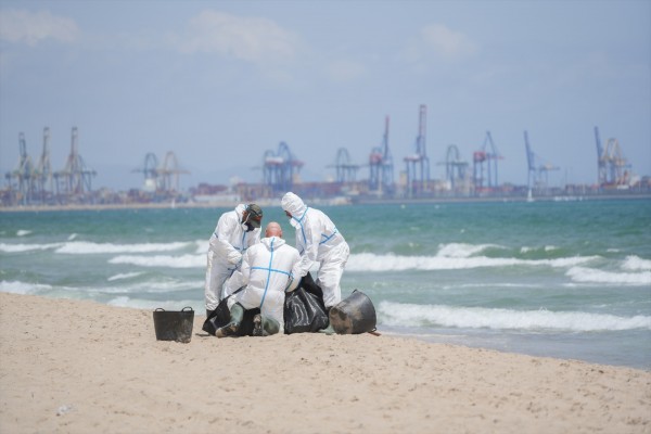 Fiscalía abre una investigación por el vertido en las playas del Saler