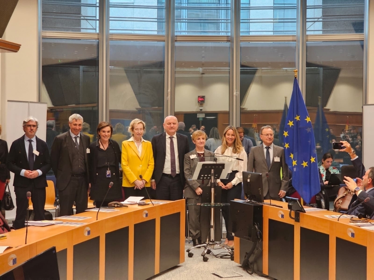 El azulejo, ante su último salvavidas: espera que Bruselas asuma la posición de sus técnicos, que frenan el golpe de CO2