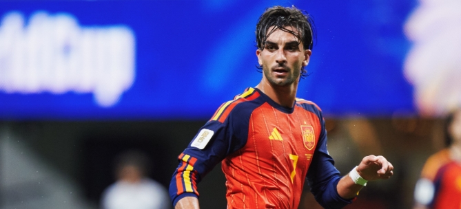 Ferran Torres iguala a Albiol como el futbolista valenciano con más partidos con España