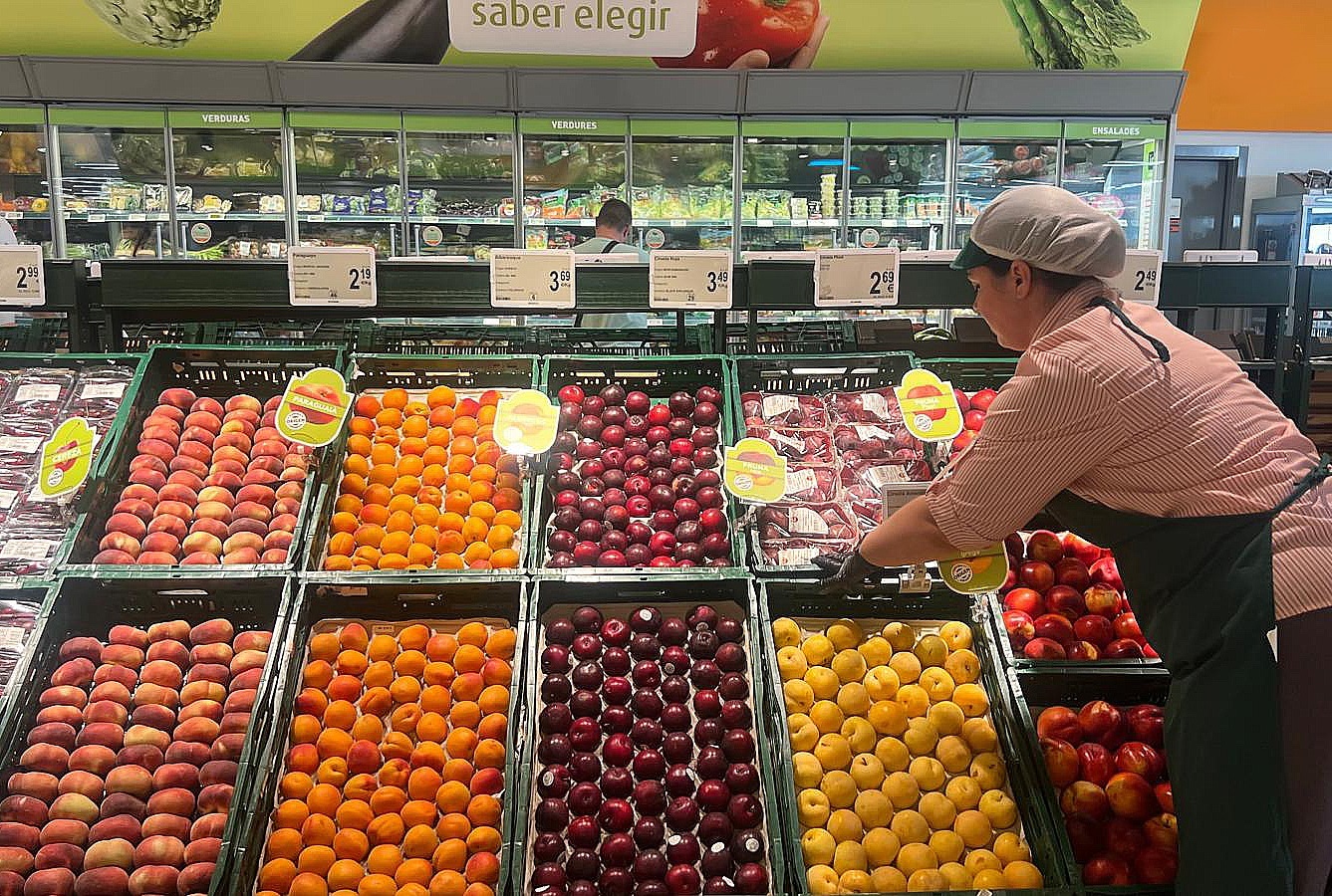 Consum compra 7.045 toneladas de fruta de hueso de origen local, 20% más que la campaña anterior