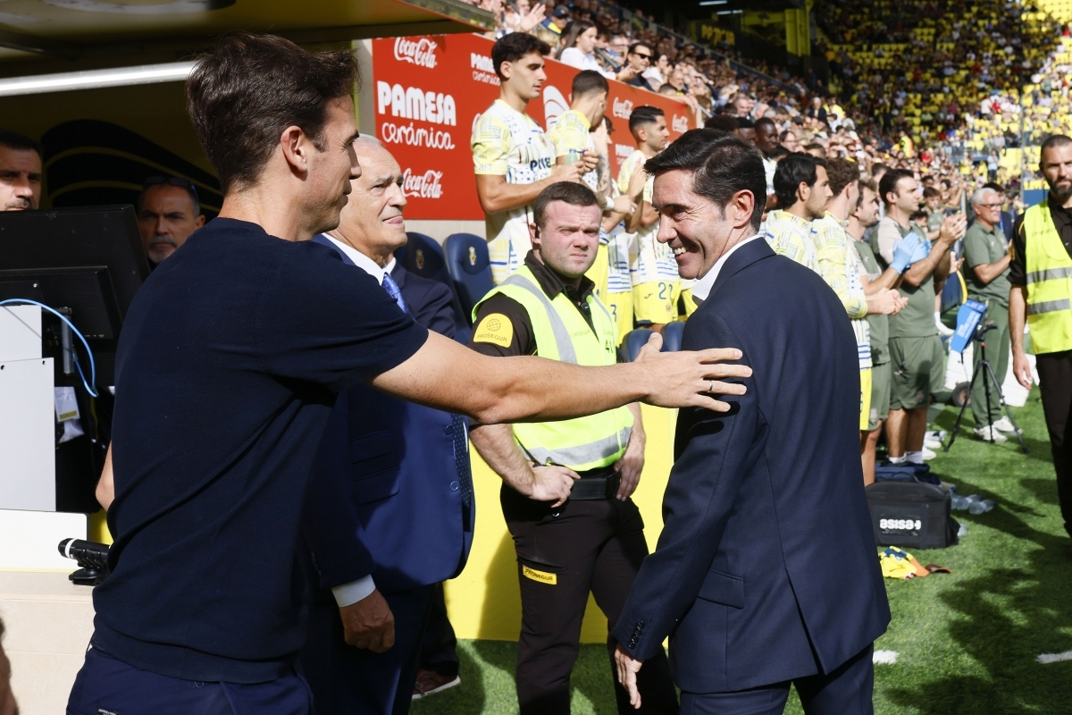 Saludo entre Iñigo Pérez y Marcelino García en La Cerámica.