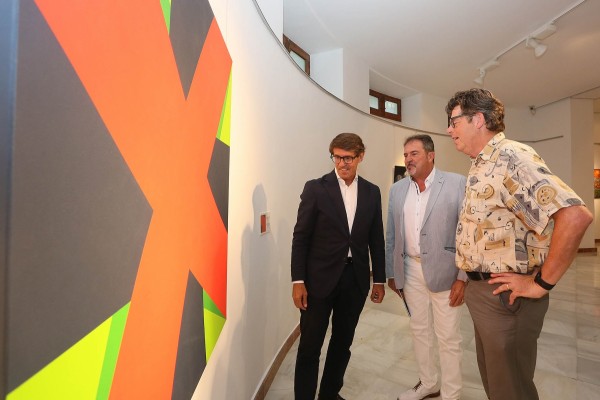 La Diputación inaugura la exposición 'Alicante, paisajes y tradiciones' con talento de la Vega Baja