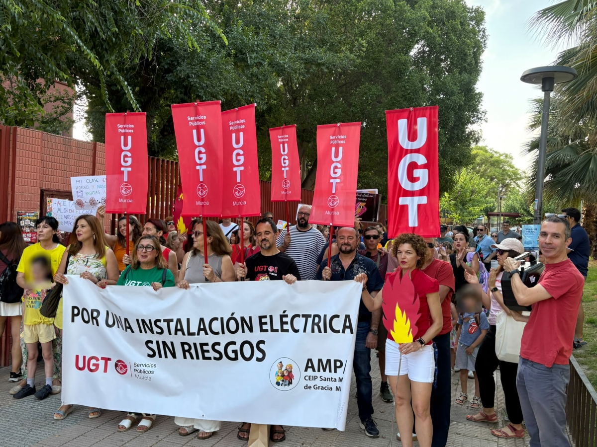 Protestas en CEIP Santa María de Gracia de Murcia - Foto: UGT Protestas en CEIP Santa María de Gracia de Murcia