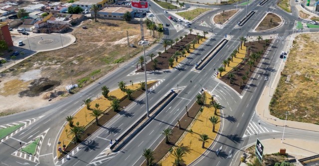 Elche finaliza el ajardinamiento de las rotondas situadas en la Ronda Oeste