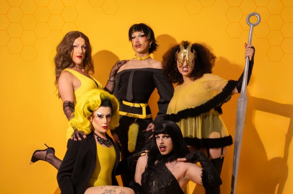 'Abeja Reina' propone un vodevil para criticar las dinámicas del trabajo