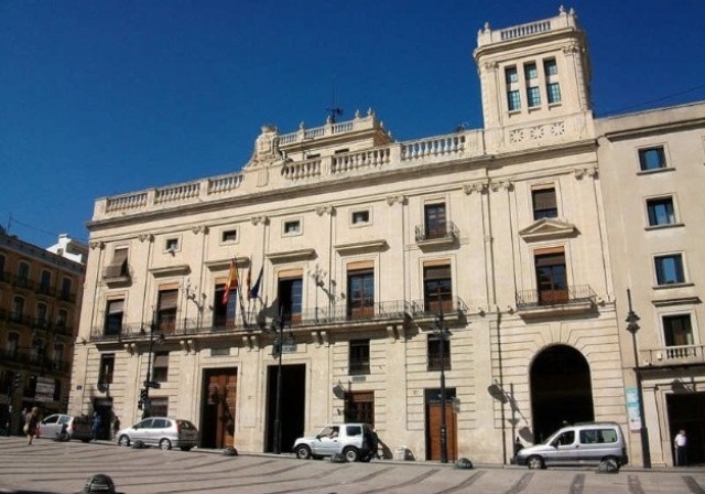 Los gastos de personal y corrientes se 'comen' el 73,5% del presupuesto municipal de Alcoy