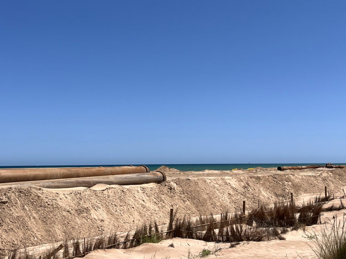 La draga finaliza su trabajo en las playas de Sueca y se reabrirán entre el 25 de junio y el 3 de julio
