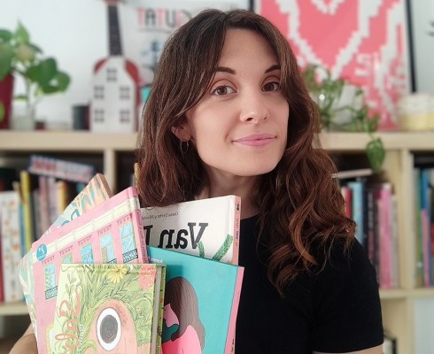 La escritora e ilustradora alcoyana Lirios Bou gana el premio Emili Teixidor de literatura infantil