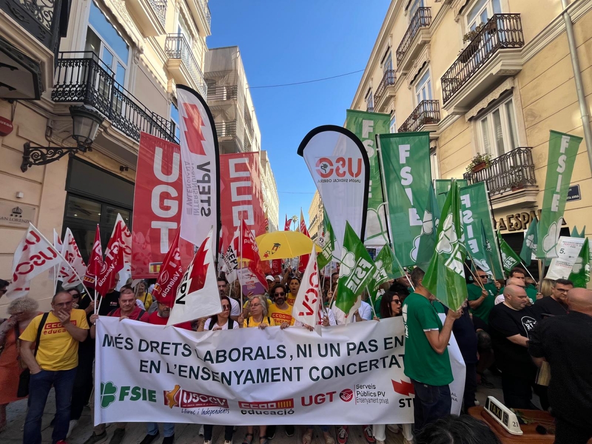 La enseñanza concertada reclama ante Les Corts avances en la negociación y en la oferta sobre jubilación parcial