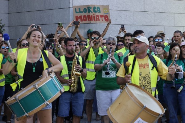 Plataforma en defensa de l'ensenyament acaba curso con una 