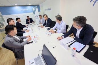 ⁠El desayuno Foro Plaza 'Hacia una industria inteligente y conectada', en imágenes