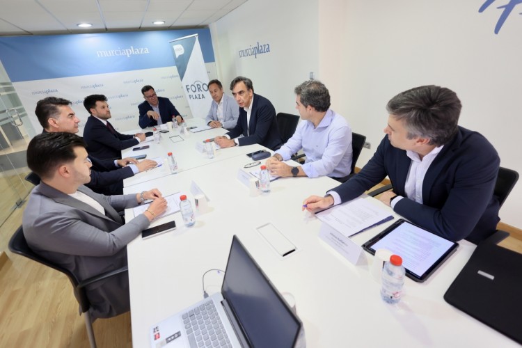 ⁠El desayuno Foro Plaza 'Hacia una industria inteligente y conectada', en imágenes