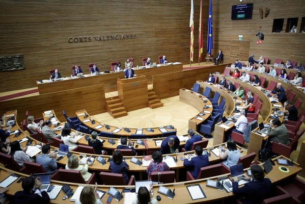 Tres minuts d'aplaudiments i una vergonya infinita
