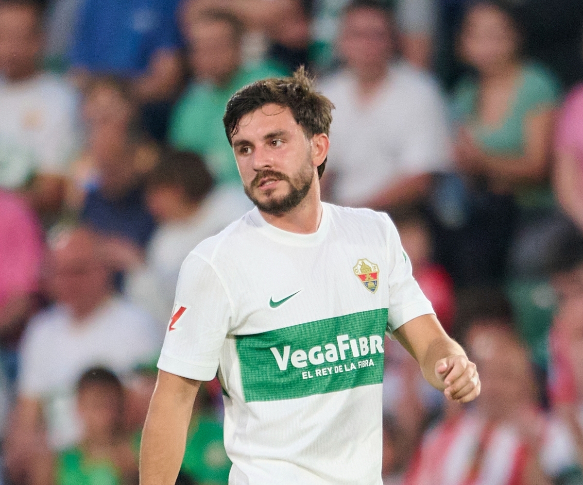 Víctor Chust seguirá jugando con el Elche CF, ahora como futbolista en propiedad