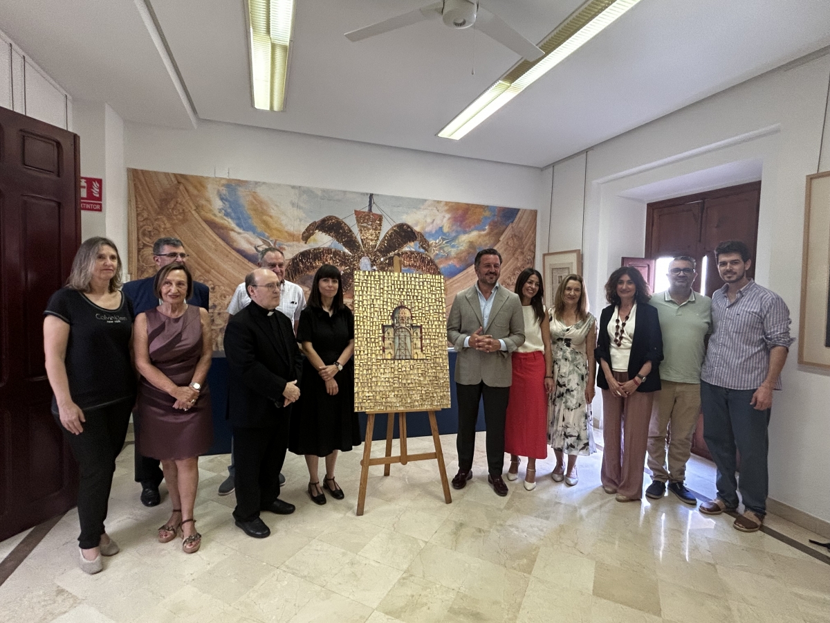 El cartel de este año, escudado por el alcalde a un lado y por Luisa Pastor al otro -
