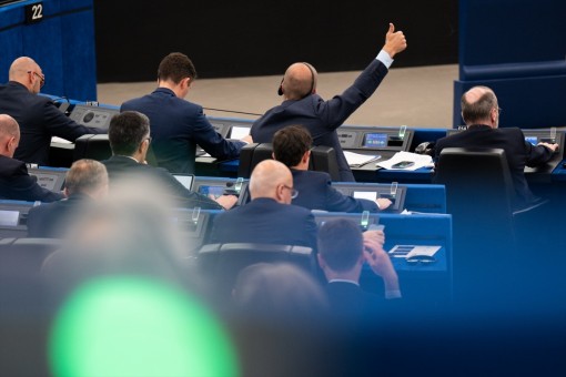 El Parlamento Europeo culmina su visto bueno a la reforma que endurece política migratoria y consolida los centros de deportación