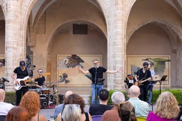 El Centre del Carme despide su ciclo musical con el concierto de una banda de versiones de los 80